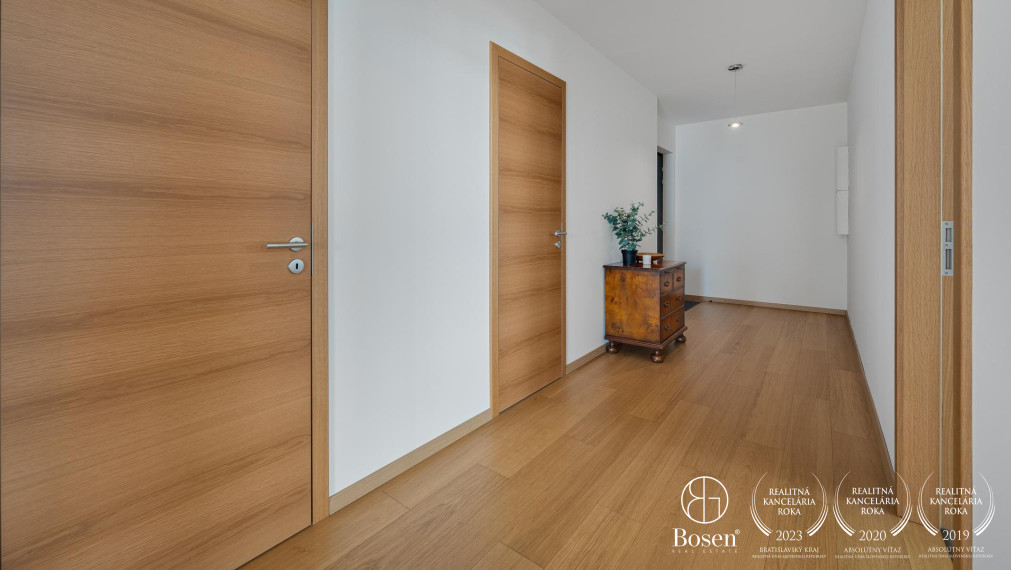 BOSEN | PREDANÉ: PANORAMA CITY: 3 izbový byt na 17. poschodí, Staré Mesto, 92 m2