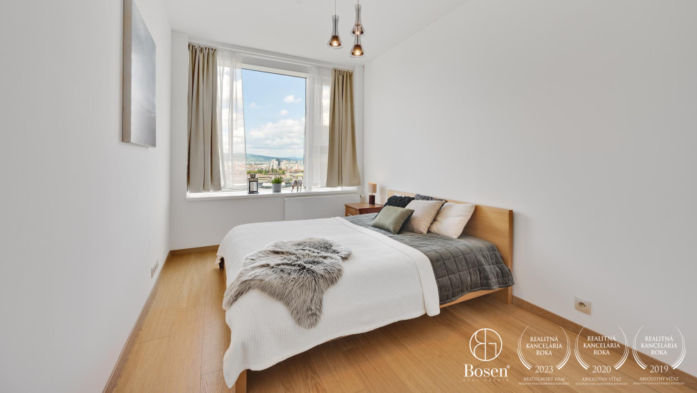 BOSEN | PREDANÉ: PANORAMA CITY: 3 izbový byt na 17. poschodí, Staré Mesto, 92 m2