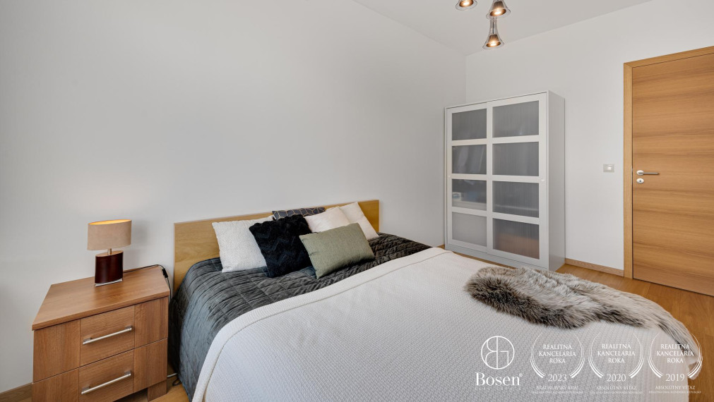 BOSEN | PREDANÉ: PANORAMA CITY: 3 izbový byt na 17. poschodí, Staré Mesto, 92 m2