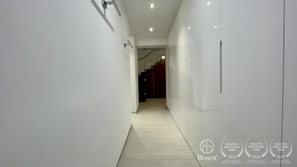 Prenajaté - BOSEN | slnečný 3 izbový strešný mezonet