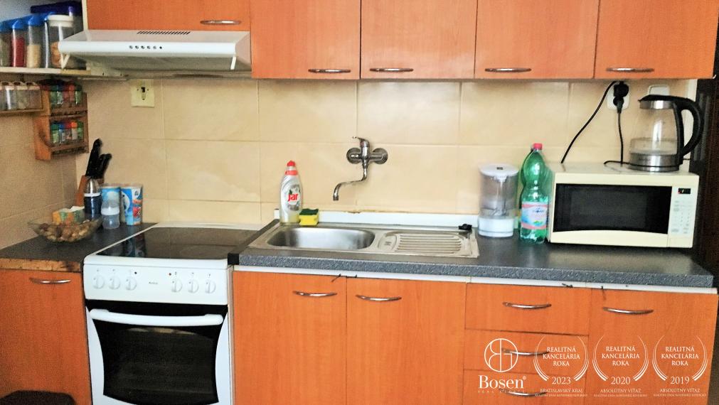 PREDANÉ - 4 izbový byt, Kráľová pri Senci