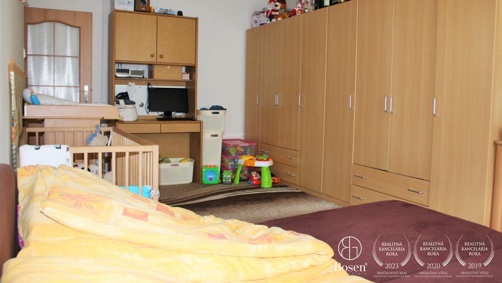 PREDANÉ - 4 izbový byt, Kráľová pri Senci
