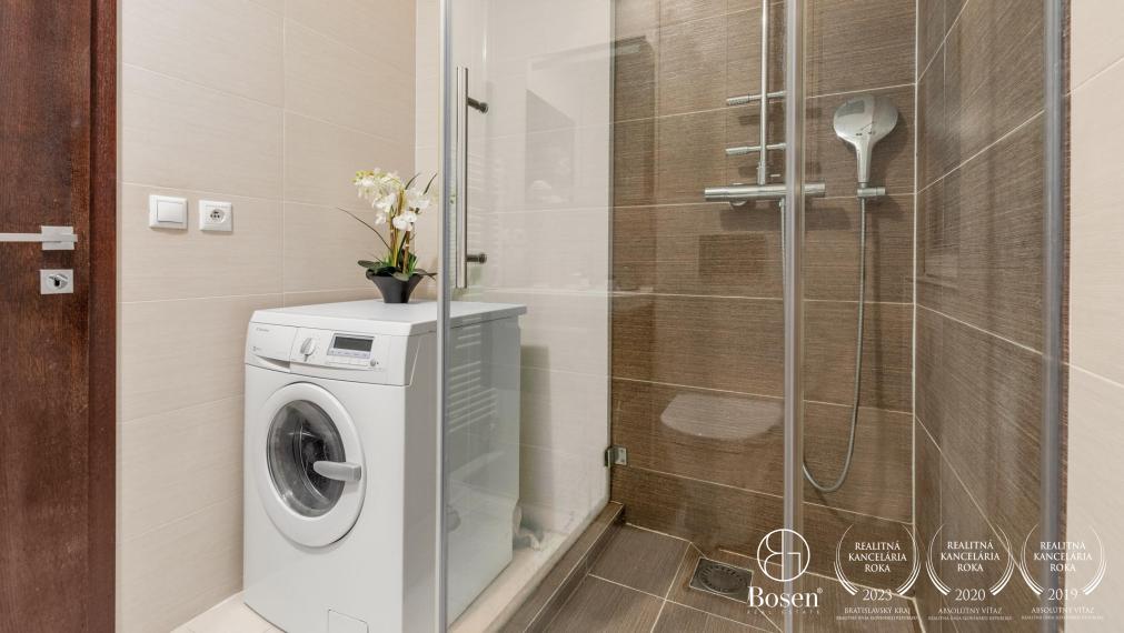 PREDANÉ | BOSEN | Nadštandardný 5 izb. RD so zimnou záhradou a bazénom, Kvetná, Dunajská Lužná