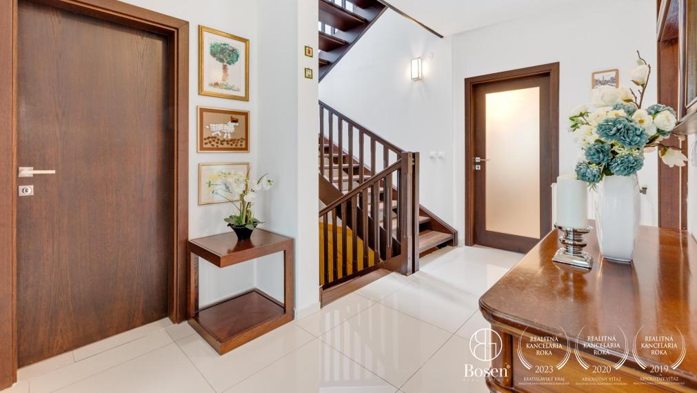 PREDANÉ | BOSEN | Nadštandardný 5 izb. RD so zimnou záhradou a bazénom, Kvetná, Dunajská Lužná