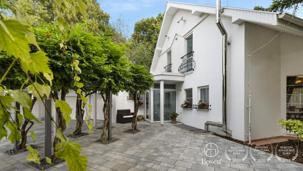 PREDANÉ | BOSEN | Nadštandardný 5 izb. RD so zimnou záhradou a bazénom, Kvetná, Dunajská Lužná