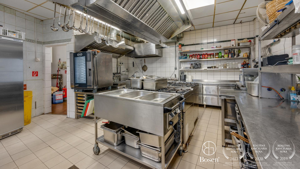 BOSEN | !!BEZ ODSTUPNÉHO!! odstúpenie kompletne zariadenej reštaurácie . Hálkova, Nové Mesto 876m2