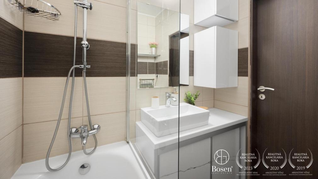 BOSEN | REZERVOVANÝ 3 izbový byt s loggiou, kompletná rekonštrukcia, Petržalka, 69 m2