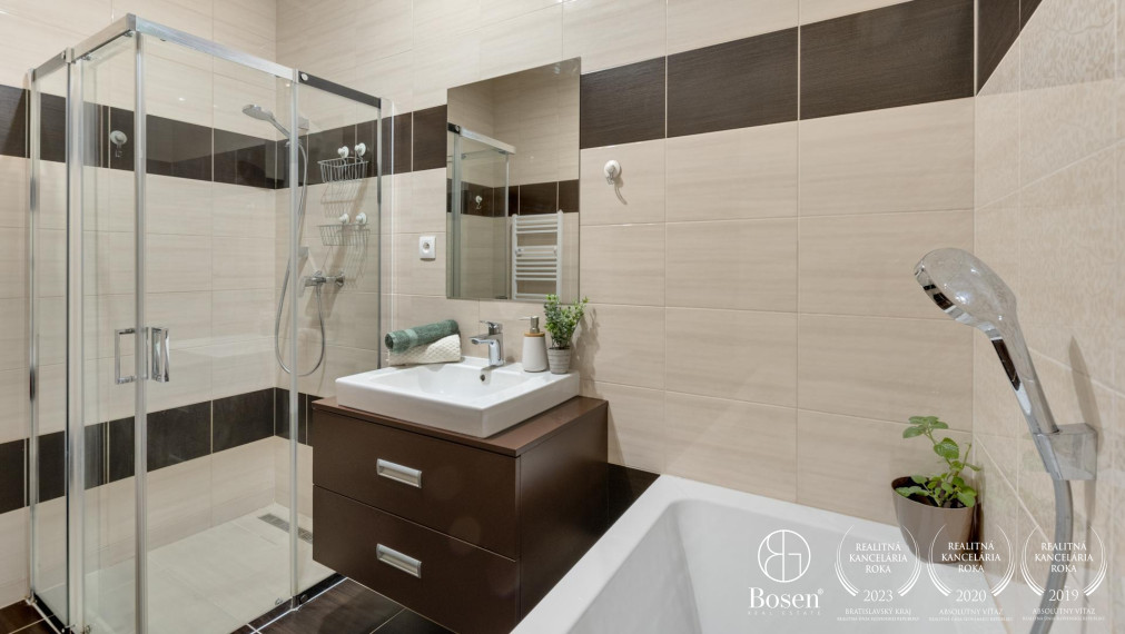 PREDANÉ - BOSEN | 3 izbový byt so záhradou a terasou, Veľký Biel