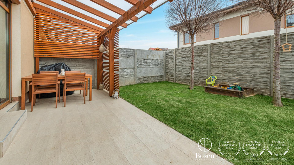 PREDANÉ - BOSEN | 3 izbový byt so záhradou a terasou, Veľký Biel