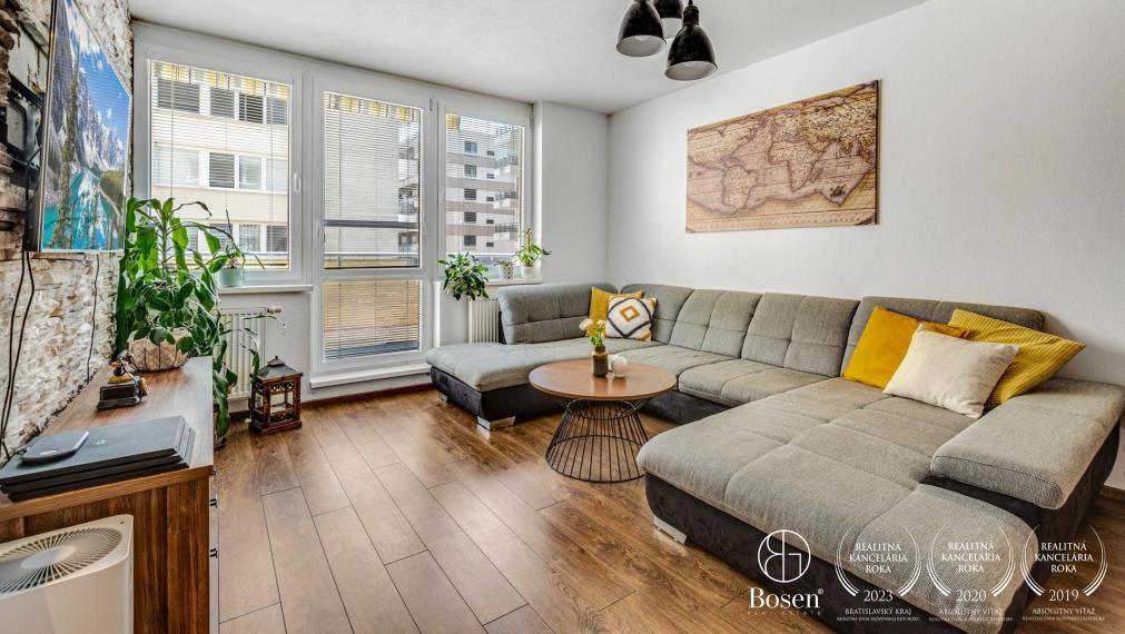 BOSEN | kompletne zariadený veľký 2 izbový byt s veľkou terasou a balkónom v obľúbenom Ružinove