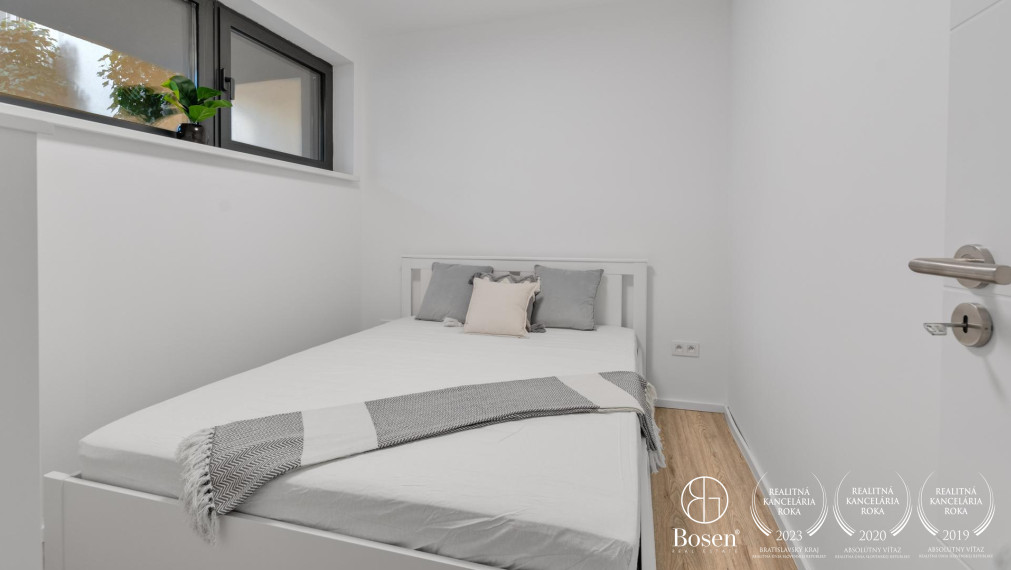 BOSEN | Prenájom 2 izbový byt s predzáhradkou a parkovacím miestom ,,B1'' na ulici Karpatská, Bratislava - Staré Mesto