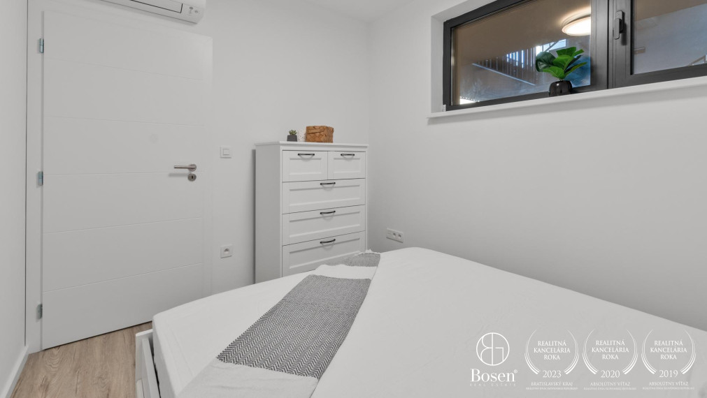 BOSEN | Prenájom 2 izbový byt s predzáhradkou a parkovacím miestom ,,B1'' na ulici Karpatská, Bratislava - Staré Mesto