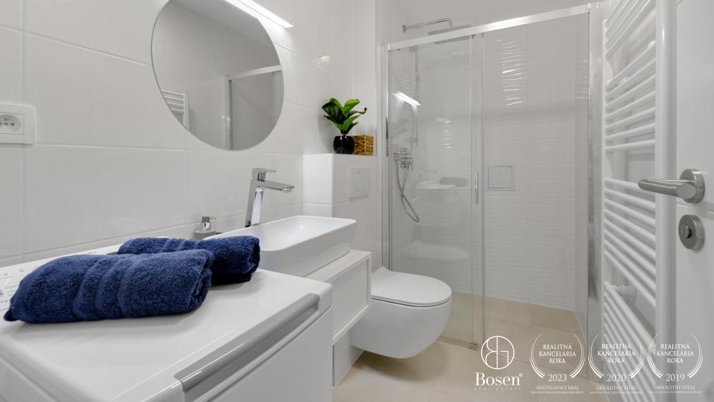 BOSEN | Prenájom 2 izbový byt s predzáhradkou a parkovacím miestom, Karpatská ulica, Bratislava - Staré Mesto