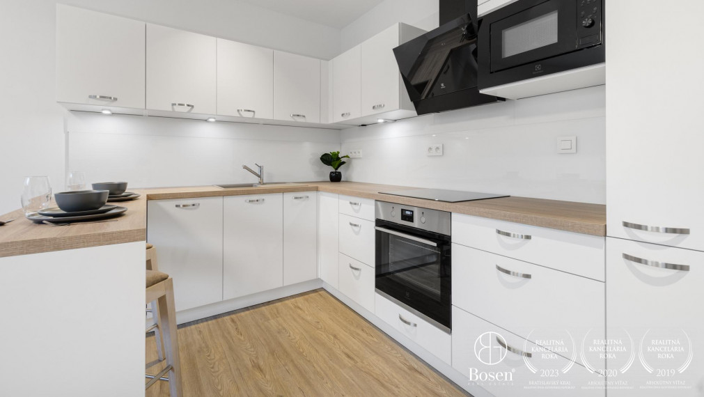 BOSEN | Prenájom 2 izbový byt s predzáhradkou a parkovacím miestom, Karpatská ulica, Bratislava - Staré Mesto