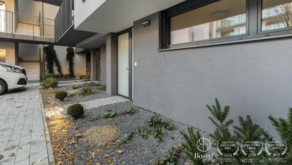 BOSEN | Prenájom 2 izbový byt s predzáhradkou a parkovacím miestom, Karpatská ulica, Bratislava - Staré Mesto