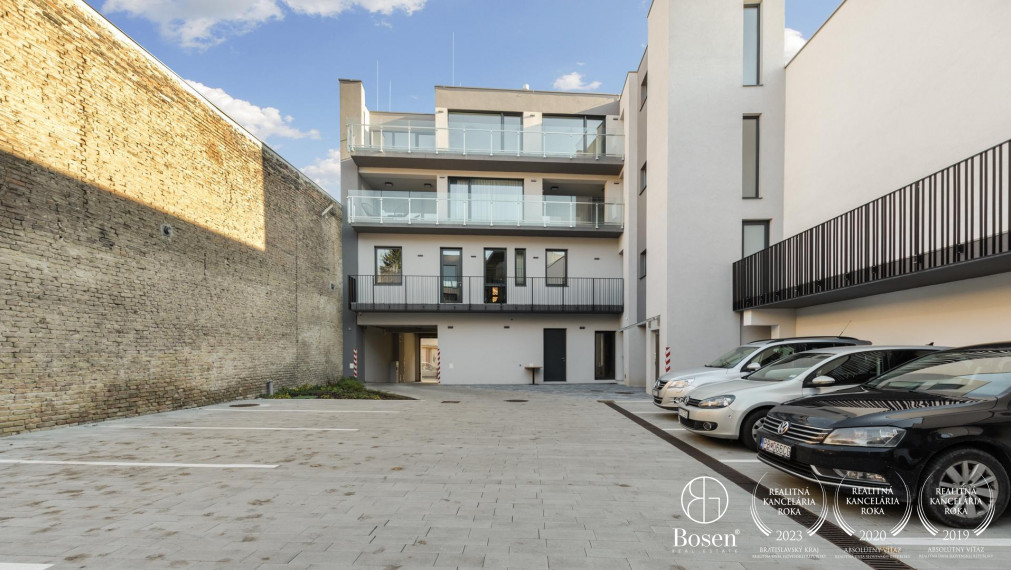 BOSEN | Prenájom 2 izbový byt s predzáhradkou a parkovacím miestom, Karpatská ulica, Bratislava - Staré Mesto