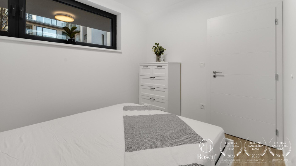 BOSEN | Prenájom 2 izbový byt s predzáhradkou a parkovacím miestom, Karpatská ulica, Bratislava - Staré Mesto