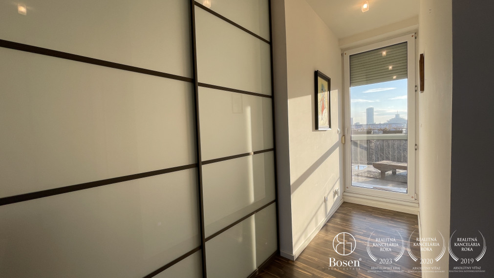 PRENAJATÉ | BOSEN | 2 izbový mezonet s terasou na ulici Ursínyho, Bratislava – m.č. Nové mesto