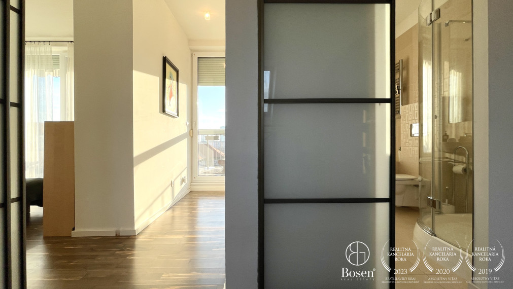 PRENAJATÉ | BOSEN | 2 izbový mezonet s terasou na ulici Ursínyho, Bratislava – m.č. Nové mesto