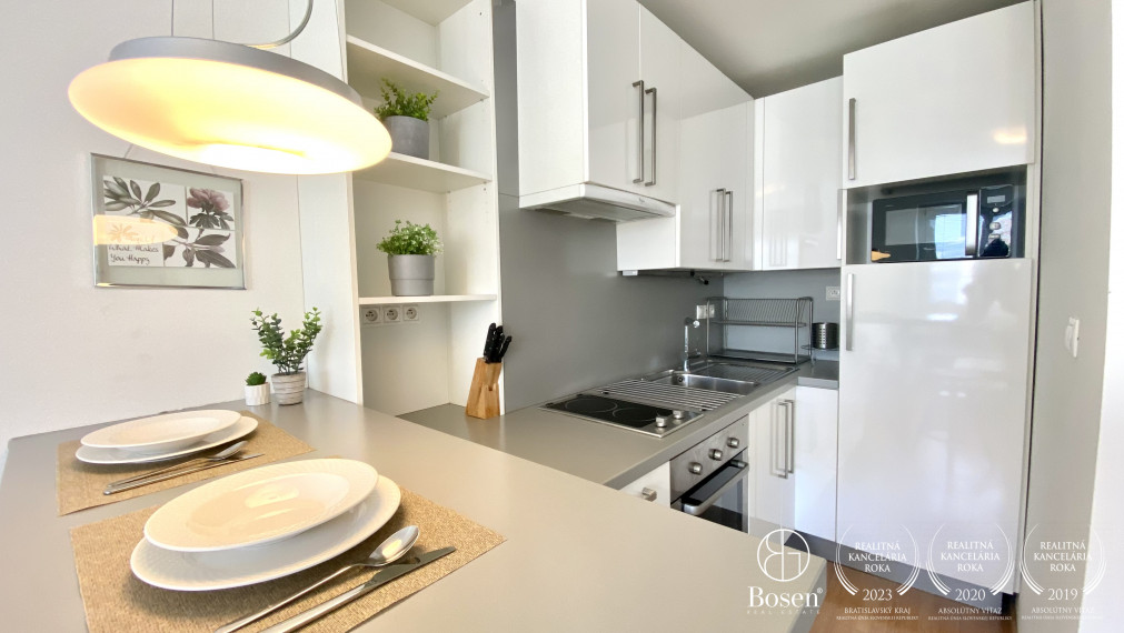 PRENAJATÉ BOSEN | Slnečný 2i byt na Záhradníckej ulici, Staré Mesto