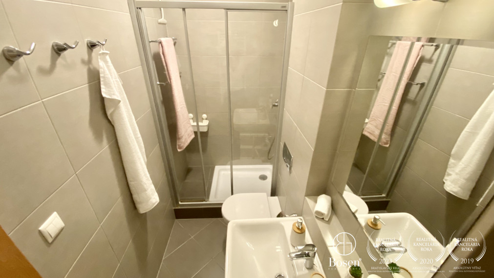 PRENAJATÉ BOSEN | Slnečný 2i byt na Záhradníckej ulici, Staré Mesto