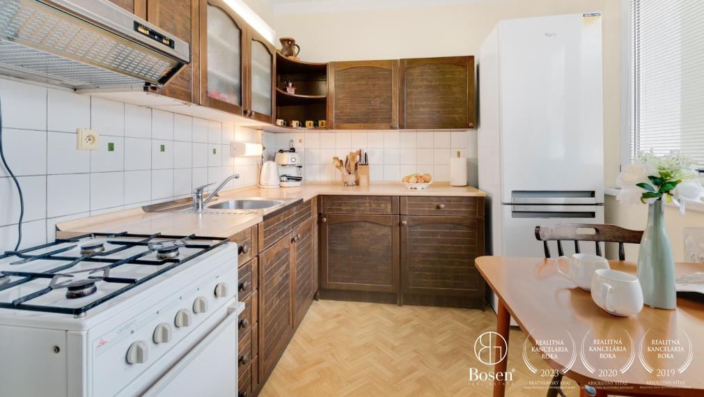 REZERVOVANÉ | 4 izb. priestranný slnečný byt s loggiou, Rajčianska, 82 m2