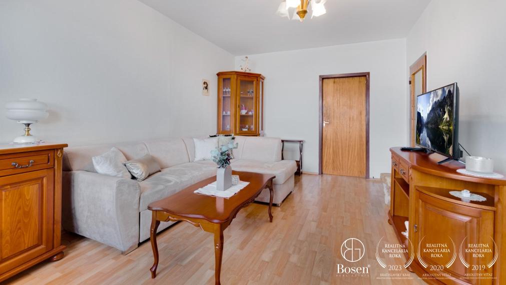 REZERVOVANÉ | 4 izb. priestranný slnečný byt s loggiou, Rajčianska, 82 m2