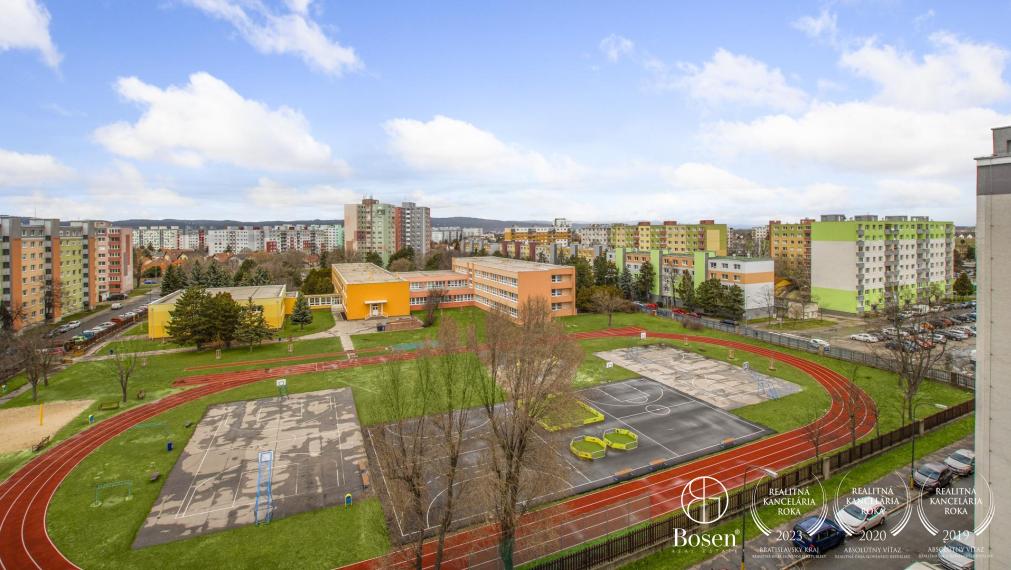 REZERVOVANÉ | 4 izb. priestranný slnečný byt s loggiou, Rajčianska, 82 m2