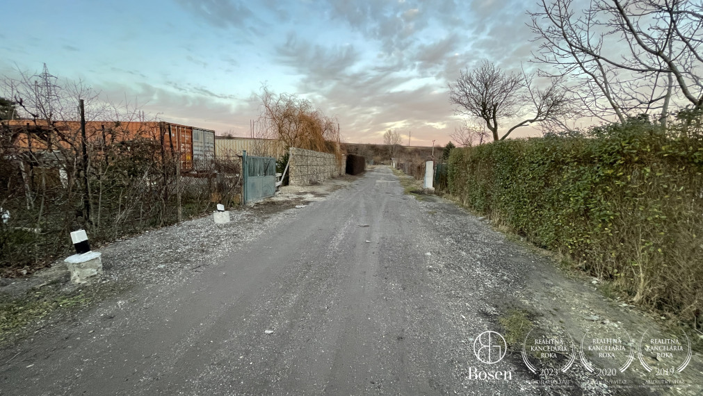 REZERVOVANÉ | Záhradná chata v Bratislave vo vlastníctve, Rača, Žabí majer, 300 m2