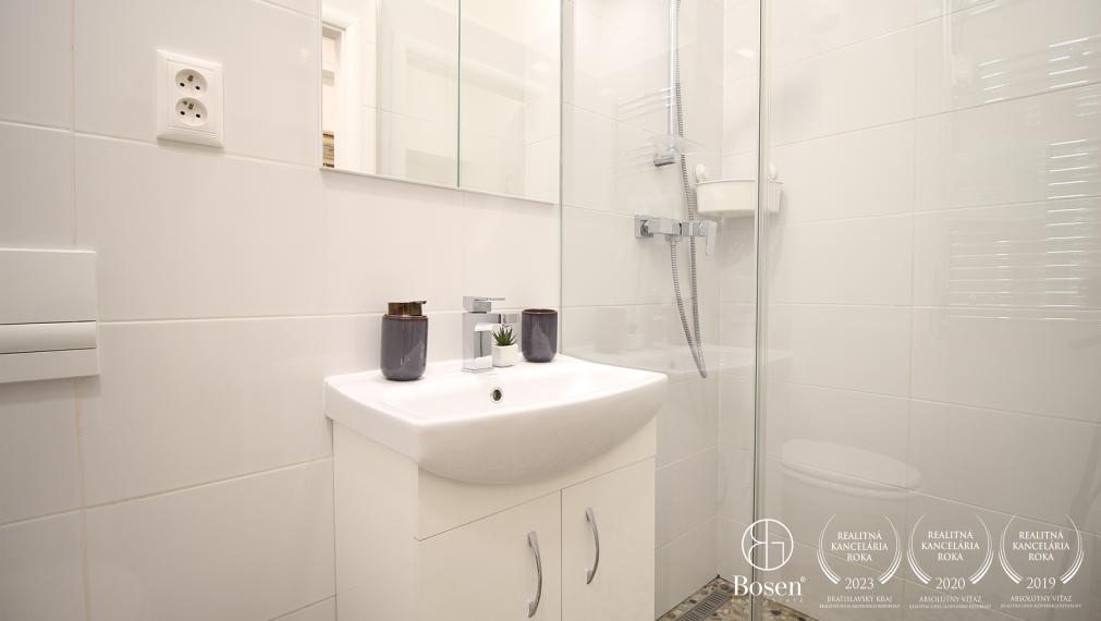 BOSEN | 2 - izbový byt, na prenájom s loggiou 14 m2, Karadžičova, Bratislava