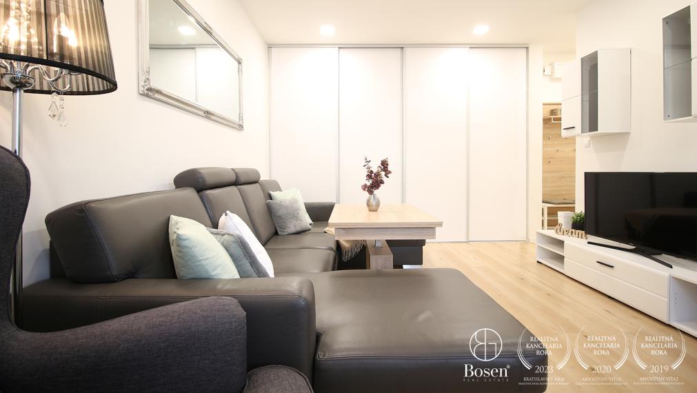 BOSEN | 2 - izbový byt, na prenájom s loggiou 14 m2, Karadžičova, Bratislava