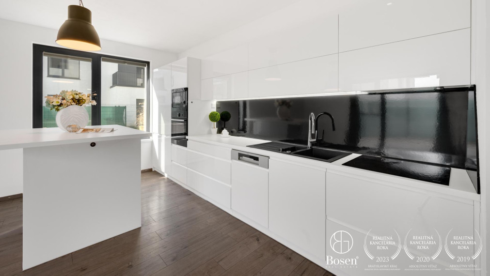 REZERVOVANÝ | Priestranný 2 izb.byt s predzáhradkou v projekte Na Piesku, Ružinov, 145 m2