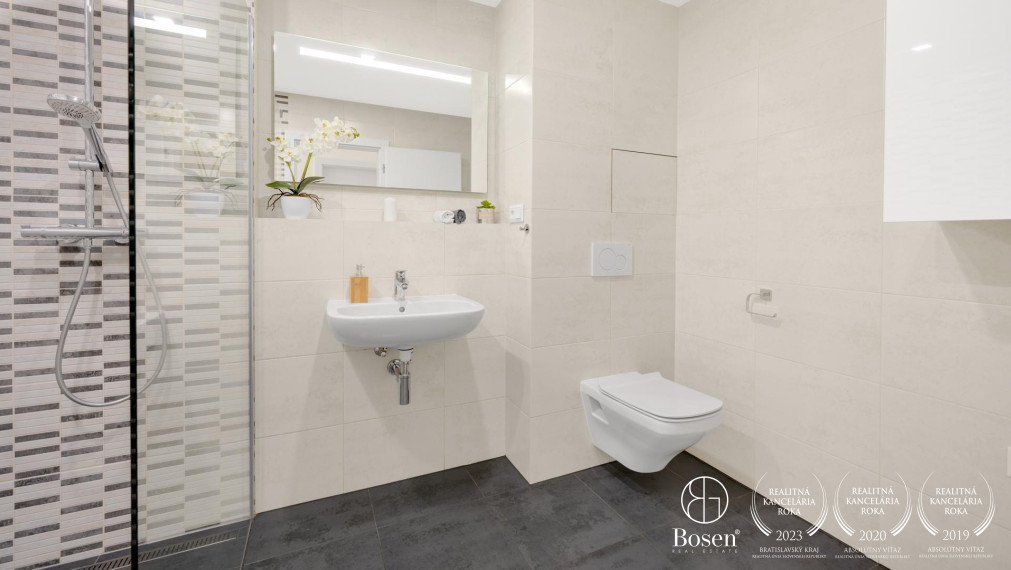 REZERVOVANÝ | Priestranný 2 izb.byt s predzáhradkou v projekte Na Piesku, Ružinov, 145 m2