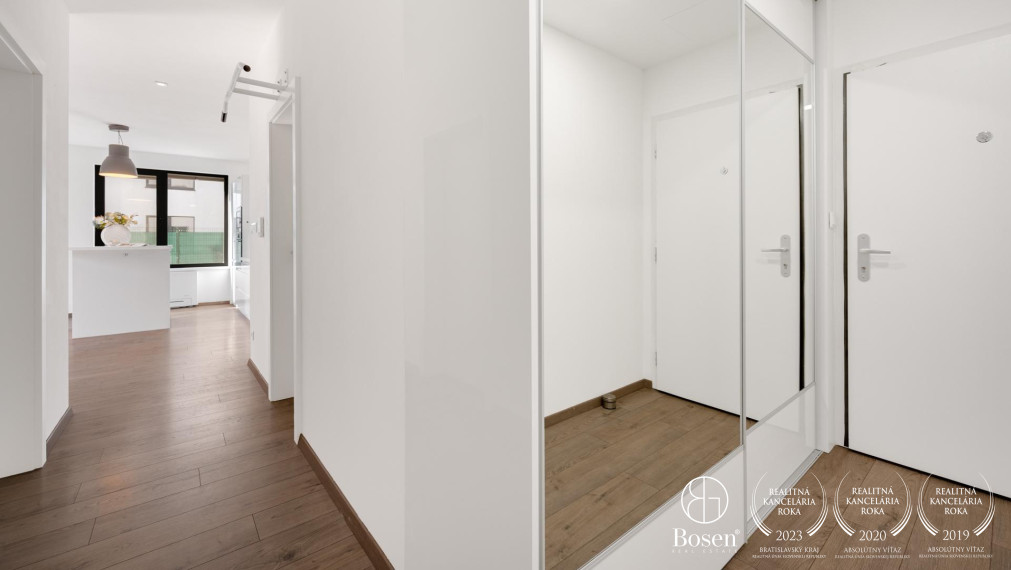 REZERVOVANÝ | Priestranný 2 izb.byt s predzáhradkou v projekte Na Piesku, Ružinov, 145 m2