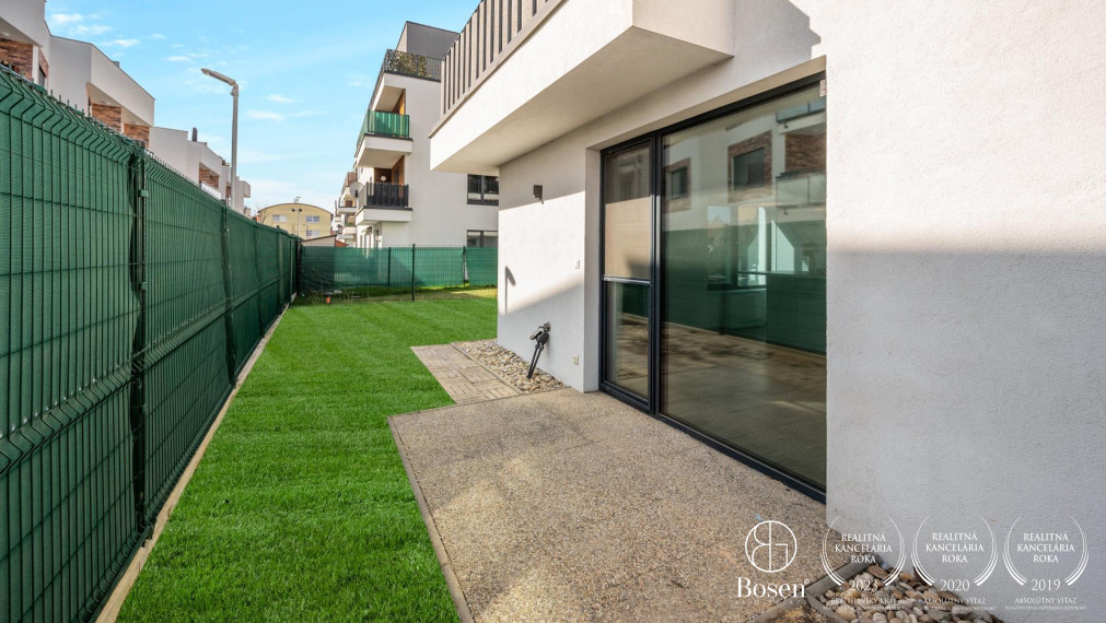 REZERVOVANÝ | Priestranný 2 izb.byt s predzáhradkou v projekte Na Piesku, Ružinov, 145 m2