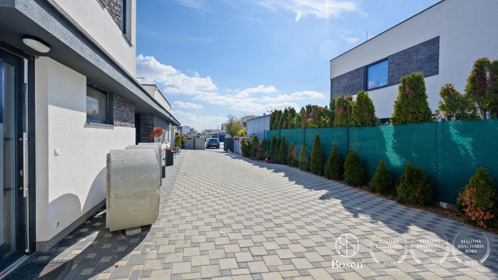 BOSEN | PREDANÝ 4 izbový dom, novostavba - Rovinka