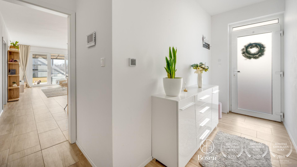 BOSEN | 3 izbový byt v dvojdome s garážou