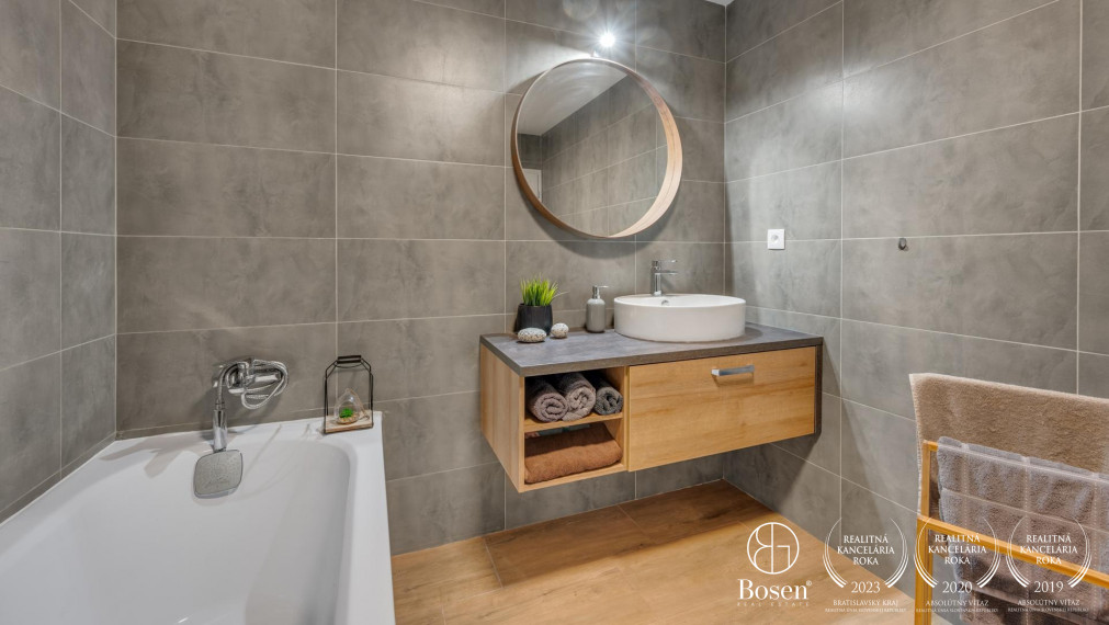 BOSEN | 3 izbový byt v dvojdome s garážou