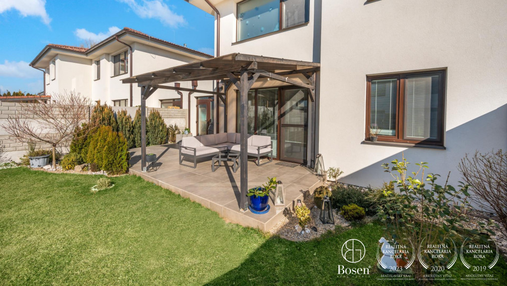 BOSEN | 3 izbový byt v dvojdome s garážou