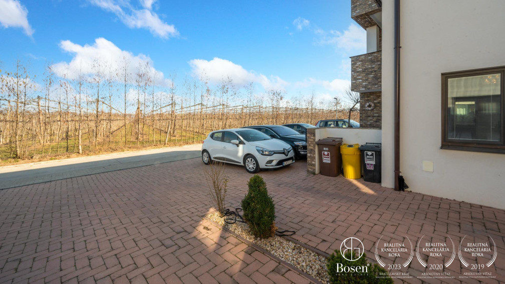 BOSEN | 3 izbový byt v dvojdome s garážou