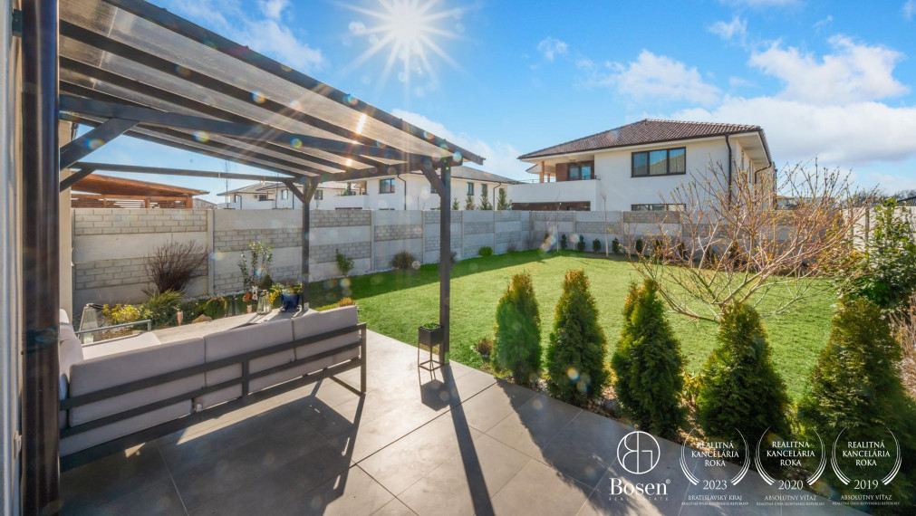 BOSEN | 3 izbový byt v dvojdome s garážou