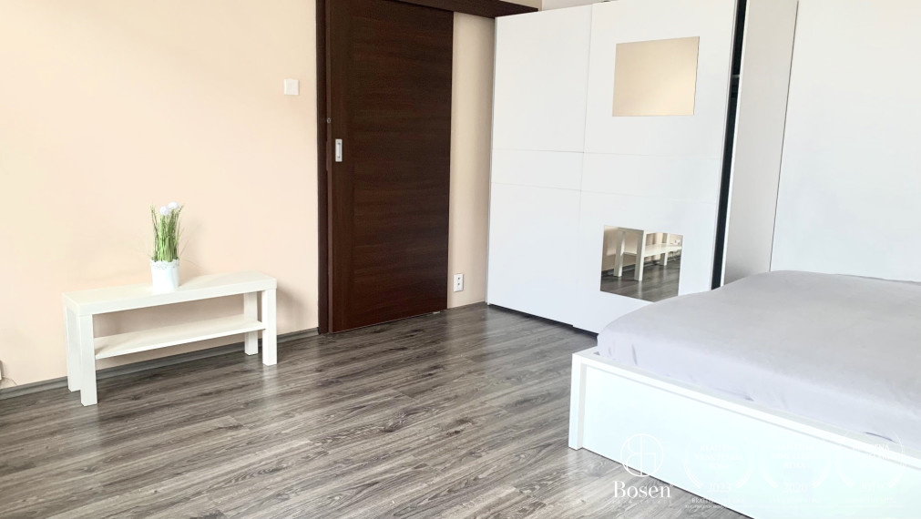 Predané BOSEN | Na prenájom slnečný 1 izbový byt, na ulici Krásnohorská, m.č. Petržalka - Bratislava