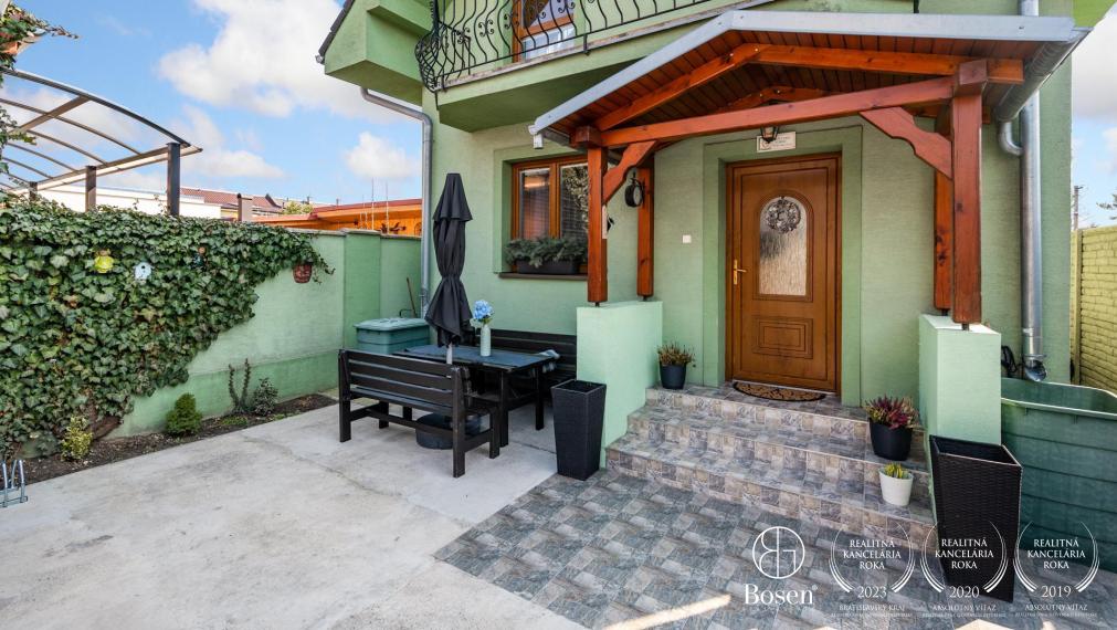 Predané BOSEN | 3 izbový rodinný dom so záhradou v m. č. - Vajnory