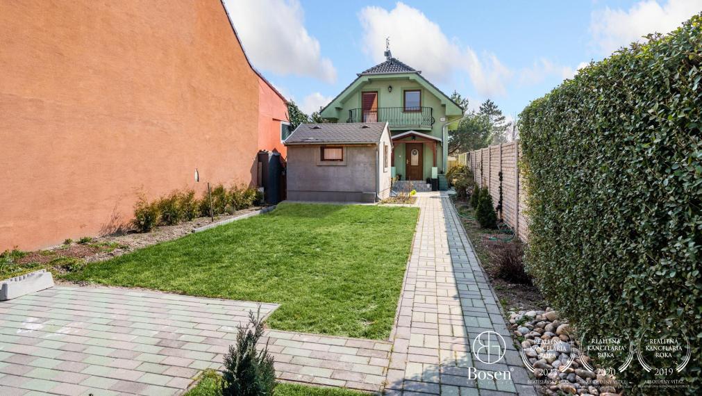 Predané BOSEN | 3 izbový rodinný dom so záhradou v m. č. - Vajnory