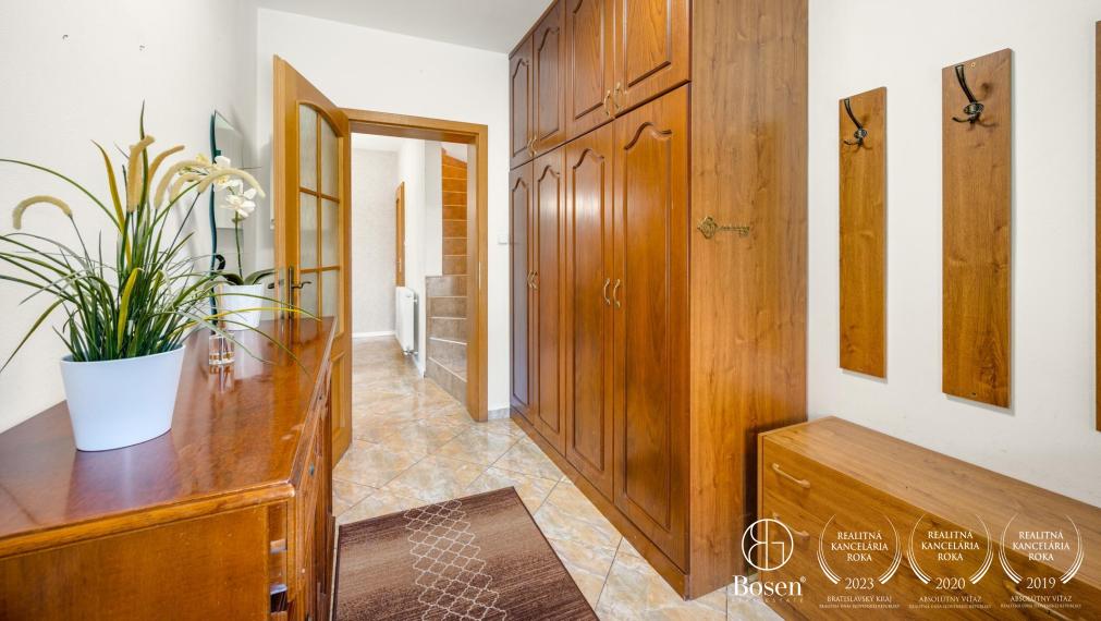 Predané BOSEN | 3 izbový rodinný dom so záhradou v m. č. - Vajnory