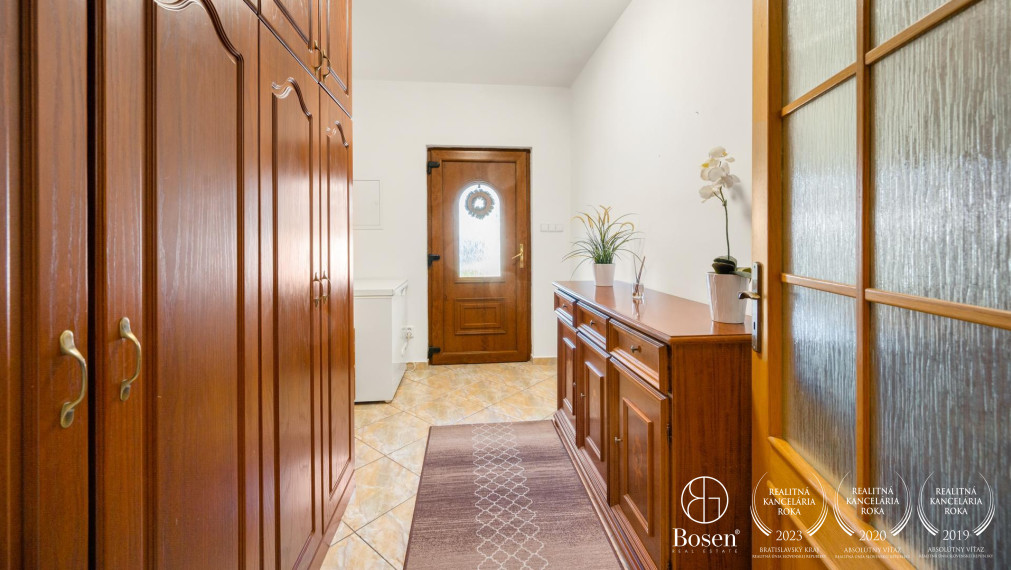 Predané BOSEN | 3 izbový rodinný dom so záhradou v m. č. - Vajnory