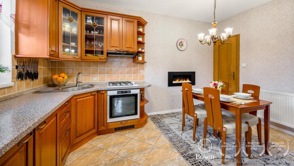 Predané BOSEN | 3 izbový rodinný dom so záhradou v m. č. - Vajnory