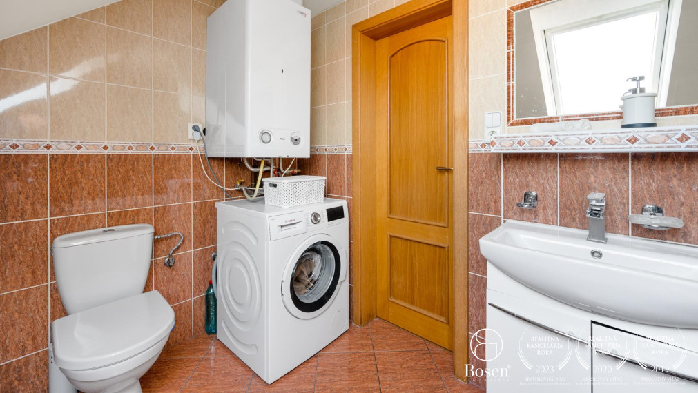 Predané BOSEN | 3 izbový rodinný dom so záhradou v m. č. - Vajnory