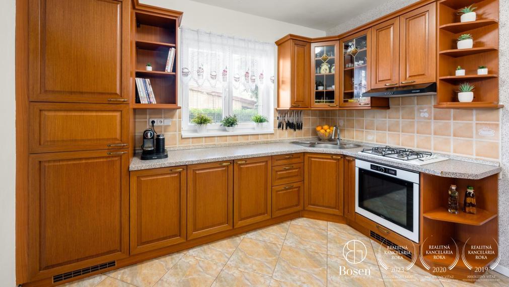 Predané BOSEN | 3 izbový rodinný dom so záhradou v m. č. - Vajnory