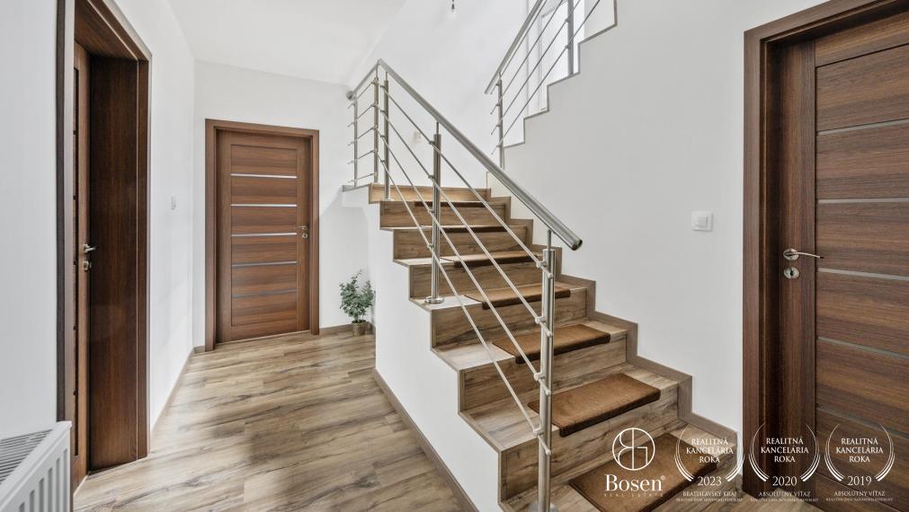 BOSEN | 5 izbový rodinný dom s pekným pozemkom, Vysoká pri Morave